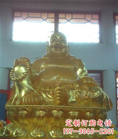 河南传统工艺制作鎏金弥勒佛像