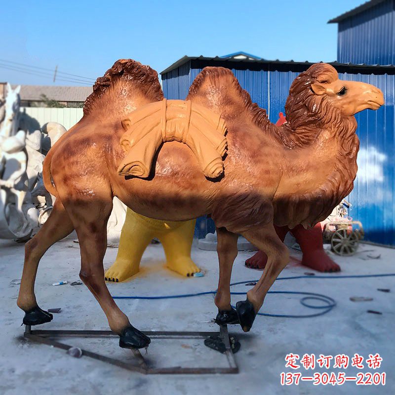 河南雕刻精美的骆驼玻璃钢仿真雕塑