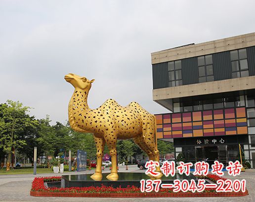 河南闪亮可爱的不锈钢骆驼雕塑