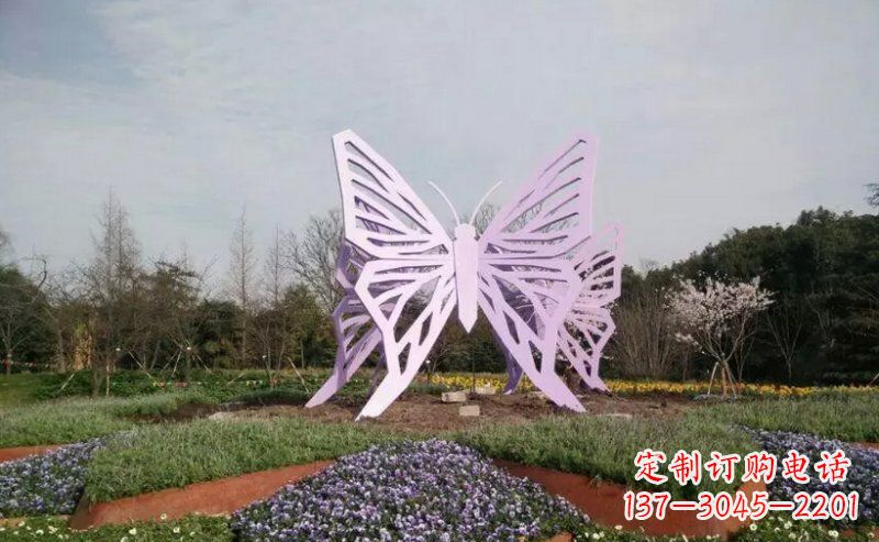 河南流动而优雅的蝴蝶雕塑