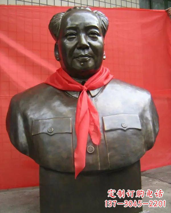 河南毛主席铜雕像,见证历史的瞬间