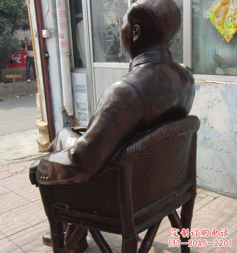 河南毛主席坐式伟人铜雕