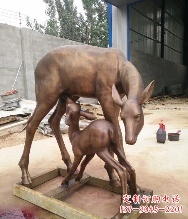 河南母子鹿公园动物铜雕——精美绝伦