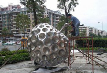 河南精心打造的街边苹果雕塑