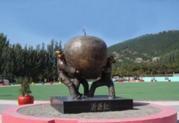 河南苹果融入两岁小孩的生活——公园铜雕