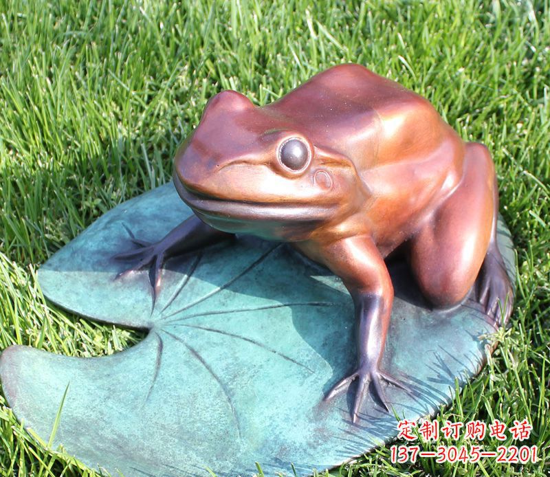河南复古古典之美,荷叶青蛙雕塑