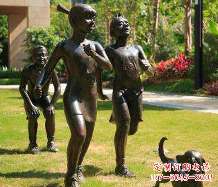 河南宁夏中领雕塑推出的儿童铜雕跑步遛狗,一款…