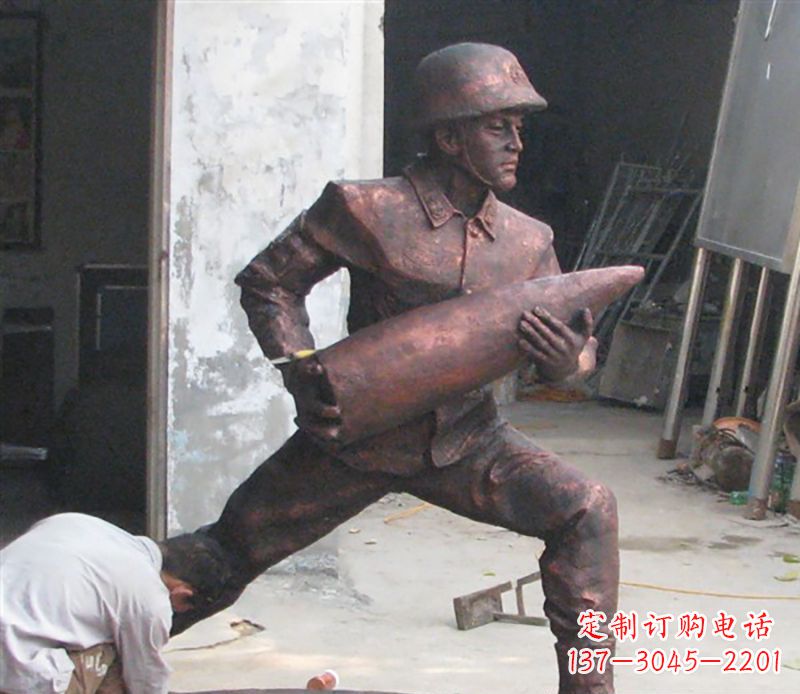 河南铜雕炮弹战士,象征勇气和决心
