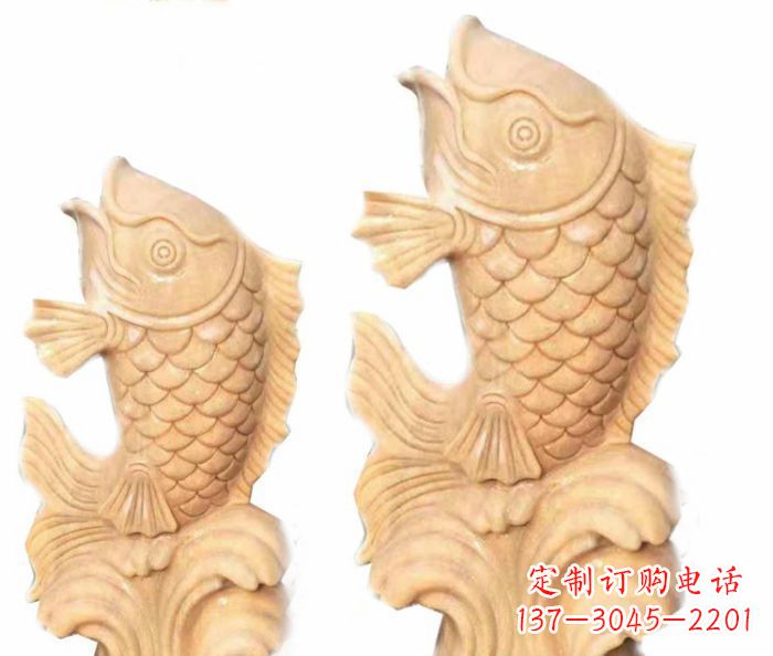 河南晚霞红石喷水鲤鱼雕塑,灵动悠扬