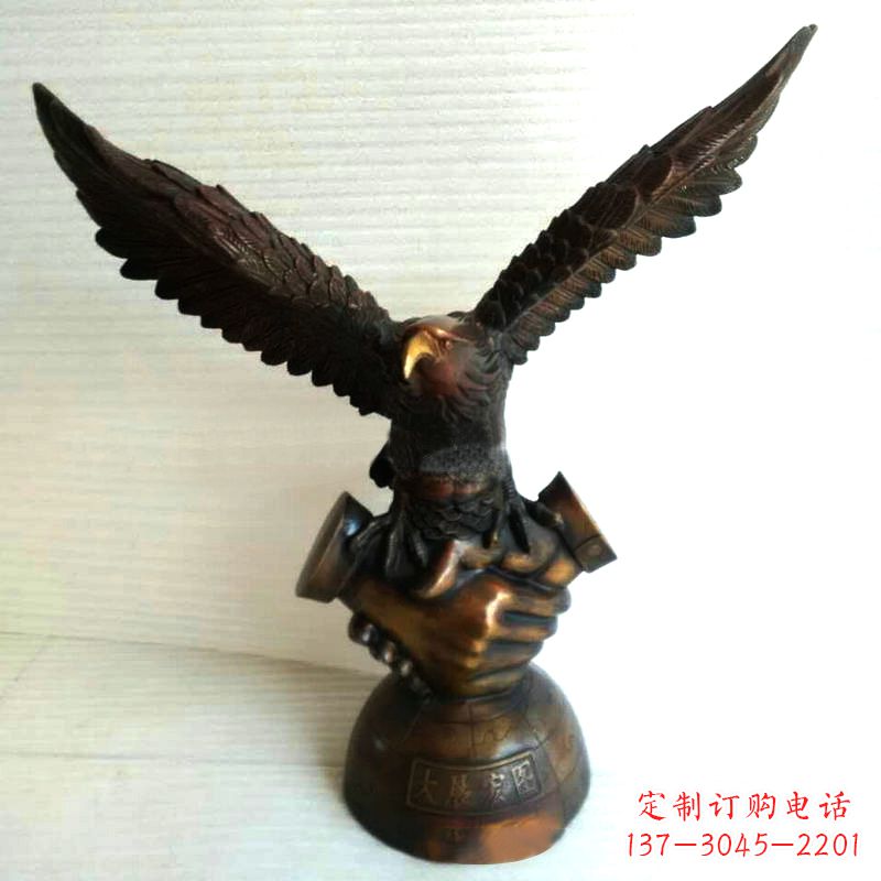 河南以老鹰为灵感的经典铜鼎