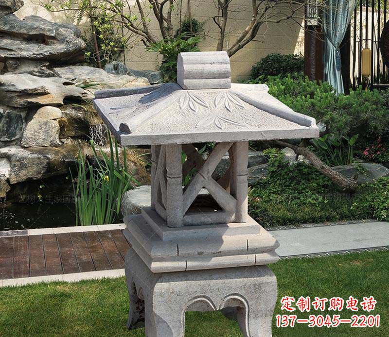 河南青石草坪照明灯——装点环境的美丽石灯雕塑