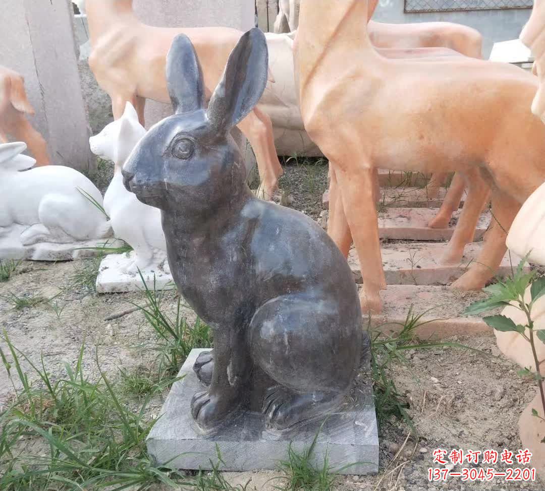 河南青石公园兔子雕塑,实惠的艺术装点