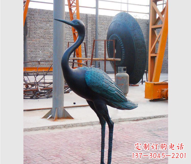 河南青铜仙鹤雕塑:展现古典和谐之美