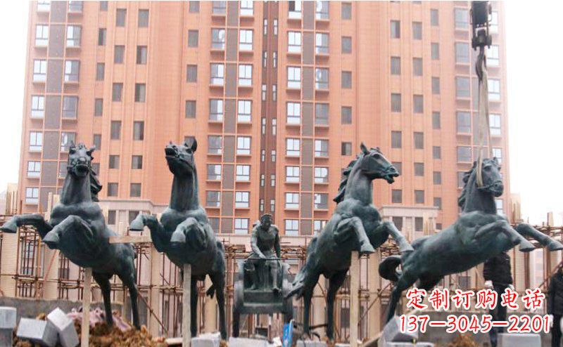 河南精美青铜马拉车广场雕塑