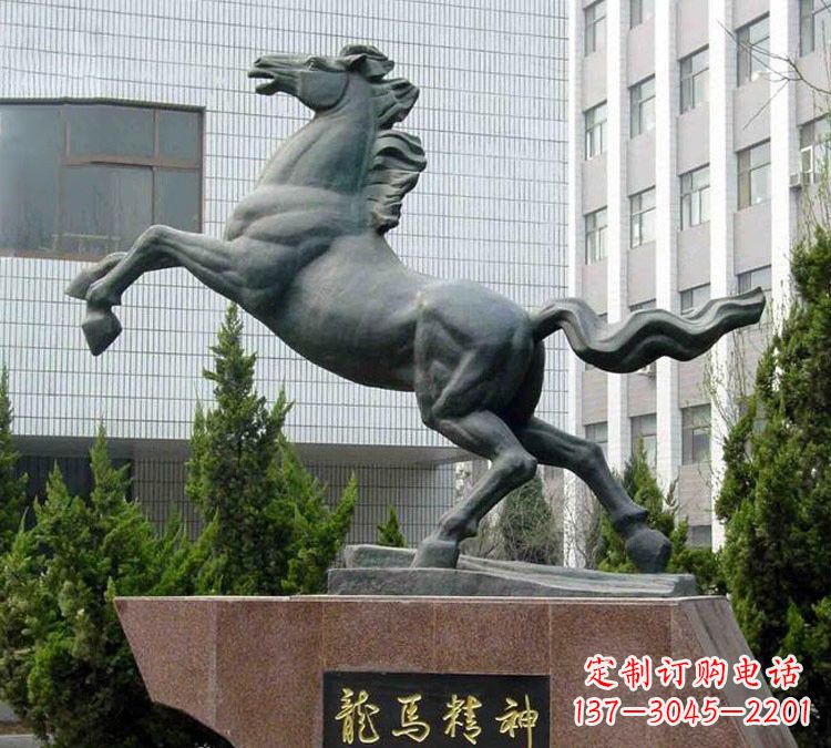 河南青铜奔马精美雕塑是钜鹰中领雕塑推出的一款…