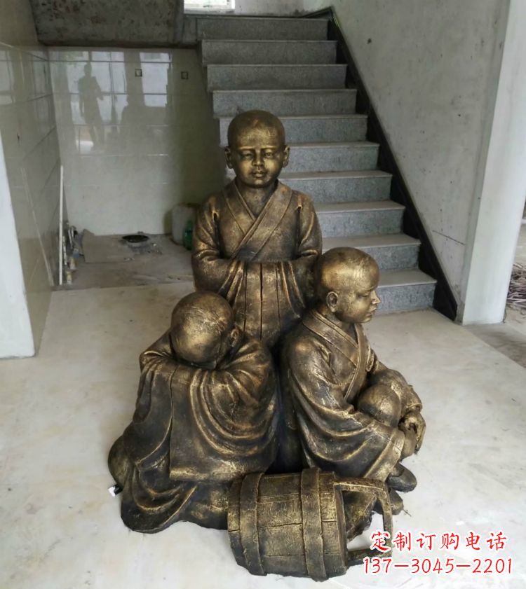 河南中国领雕塑推出的金色佛祖三像是一件令人惊…