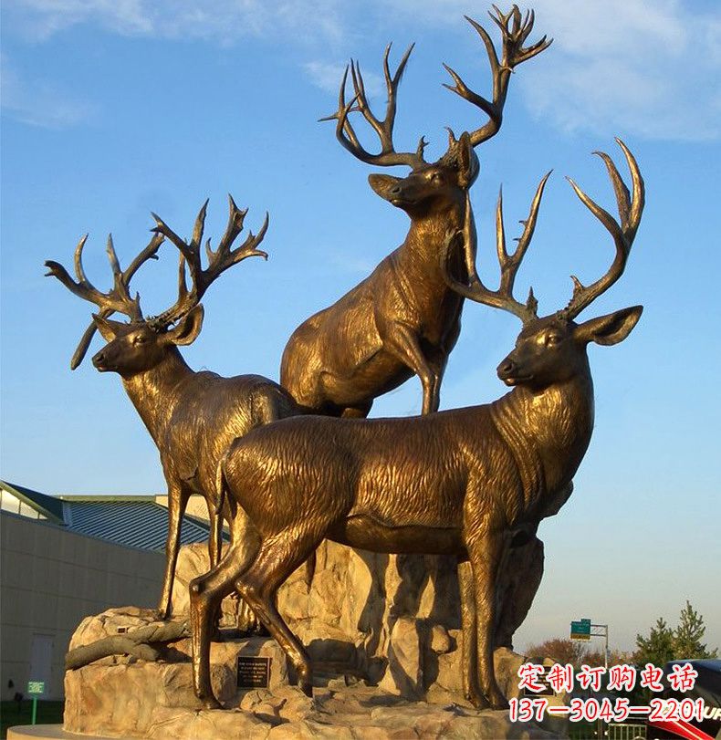 河南三鹿登高鹿景观铜雕,让你秀智慧雕刻艺术