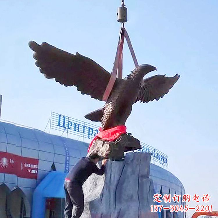 河南中领雕塑定制大型老鹰铜雕景观