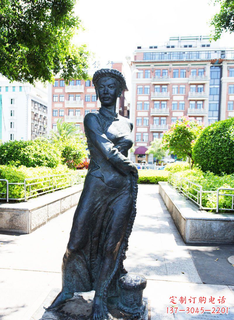 河南民族风情女性青铜雕塑