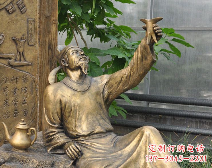 河南象征文学大师李白的铜雕像