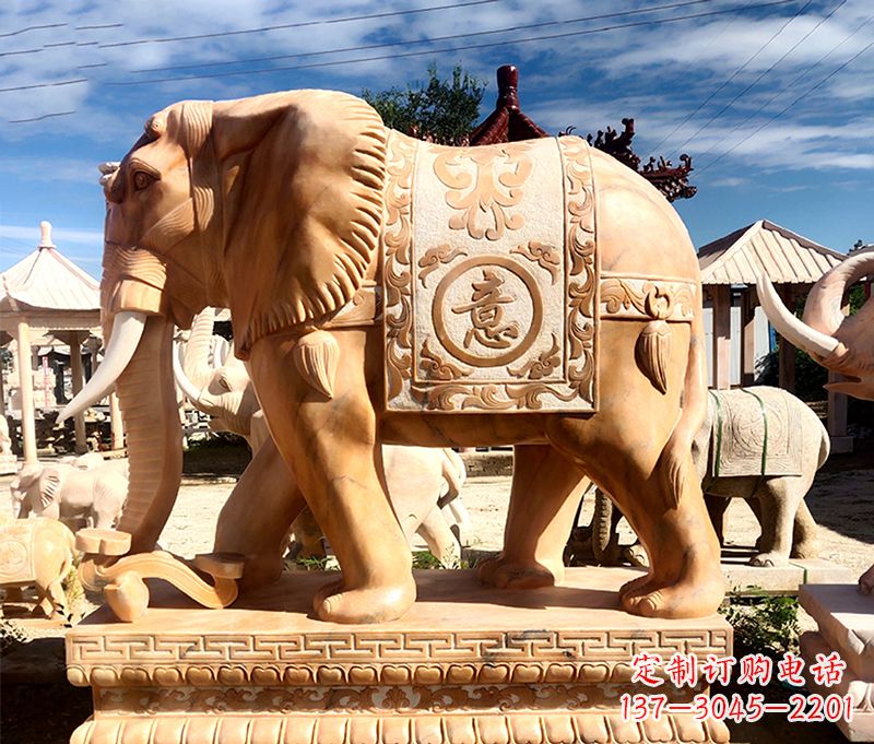 河南精致多姿的大象雕塑