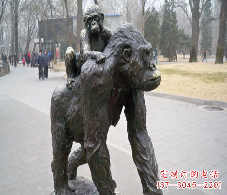 河南多姿多彩的猩猩雕塑