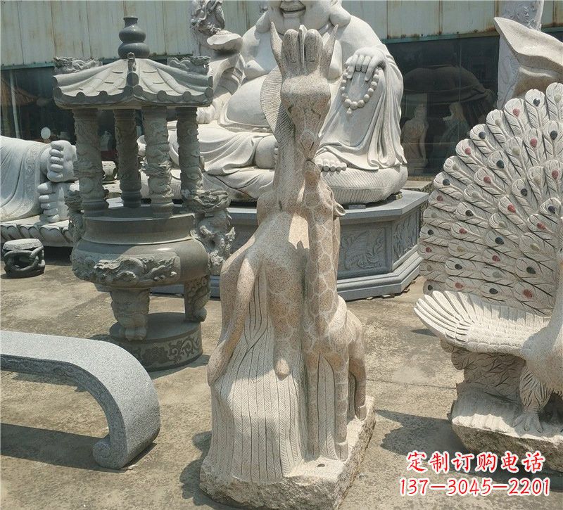 河南高贵优雅的长颈鹿雕塑