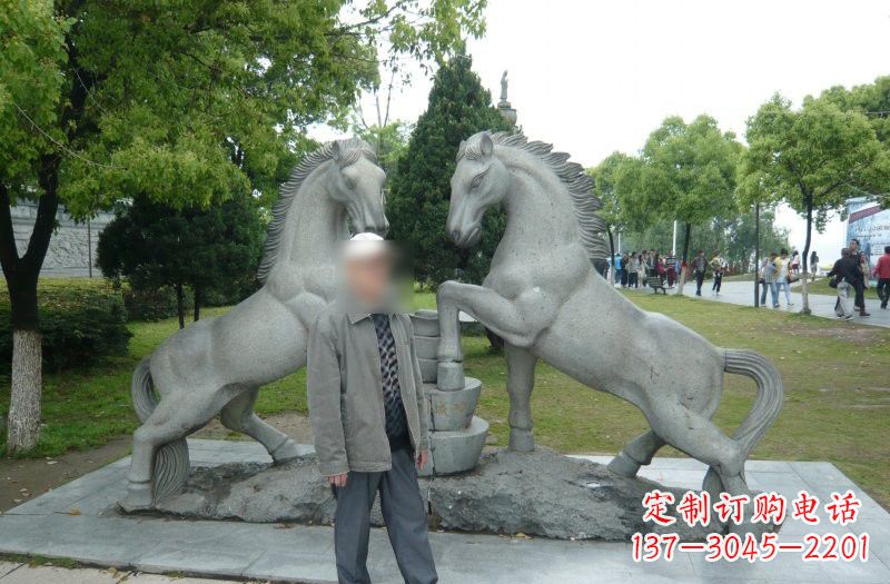 河南以马为主题的石雕艺术品
