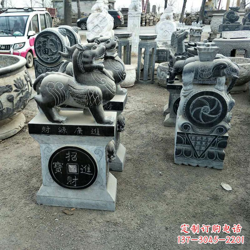 河南中领雕塑拥有一支由经验丰富的石雕大师组成…