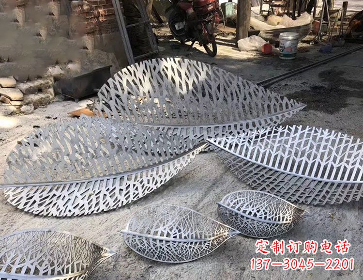 河南树叶镂空不锈钢雕塑