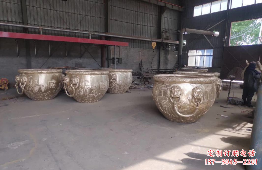 河南寺庙水缸铜雕塑