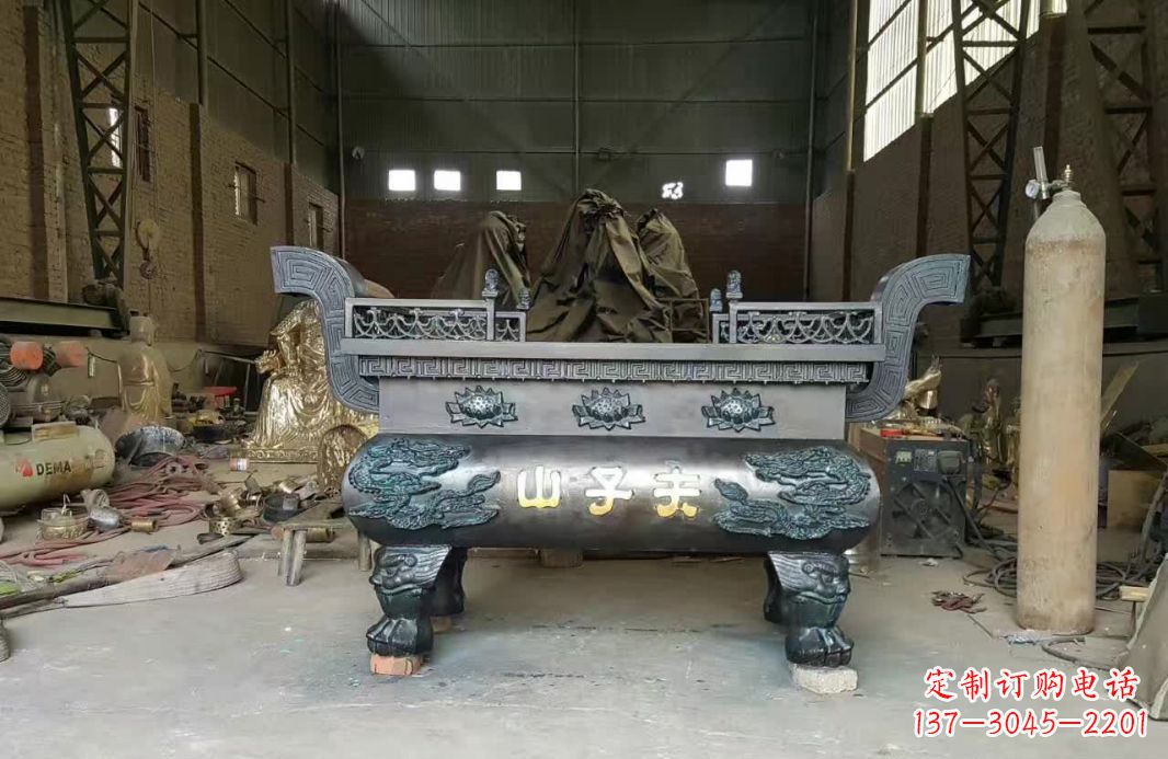 河南寺庙香炉铜雕12