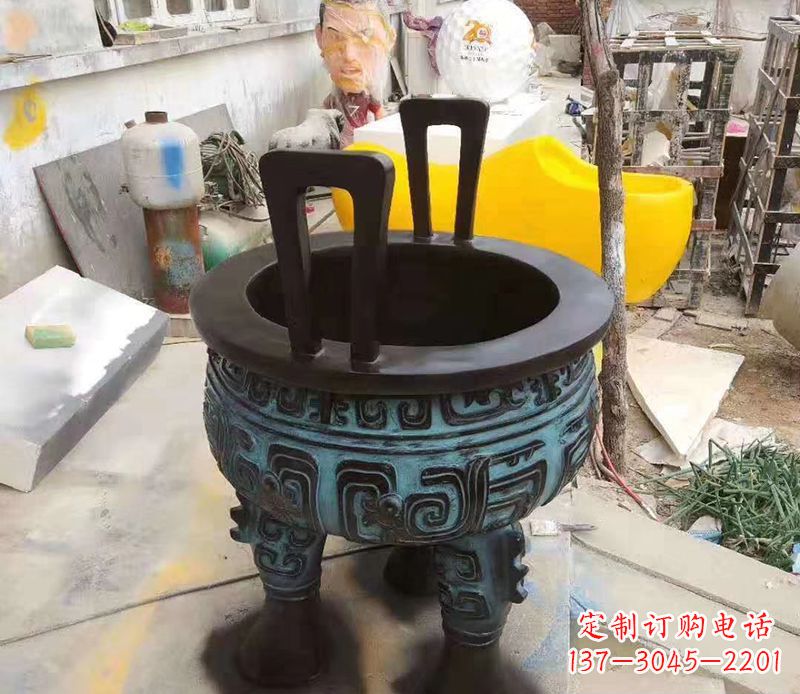 河南寺庙圆型铜雕香炉