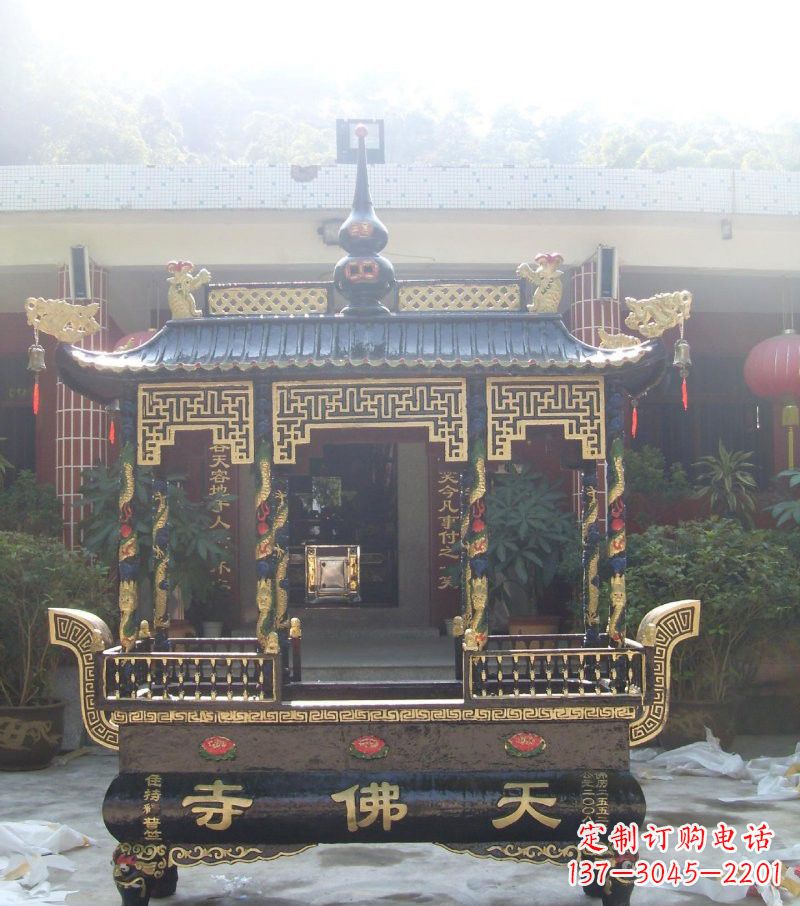 河南寺庙铸铜四足方形带顶香炉