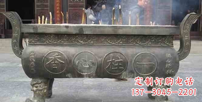 河南寺庙铸铜四足香炉