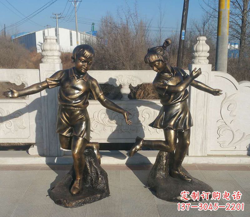 河南踢毽子的儿童铜雕