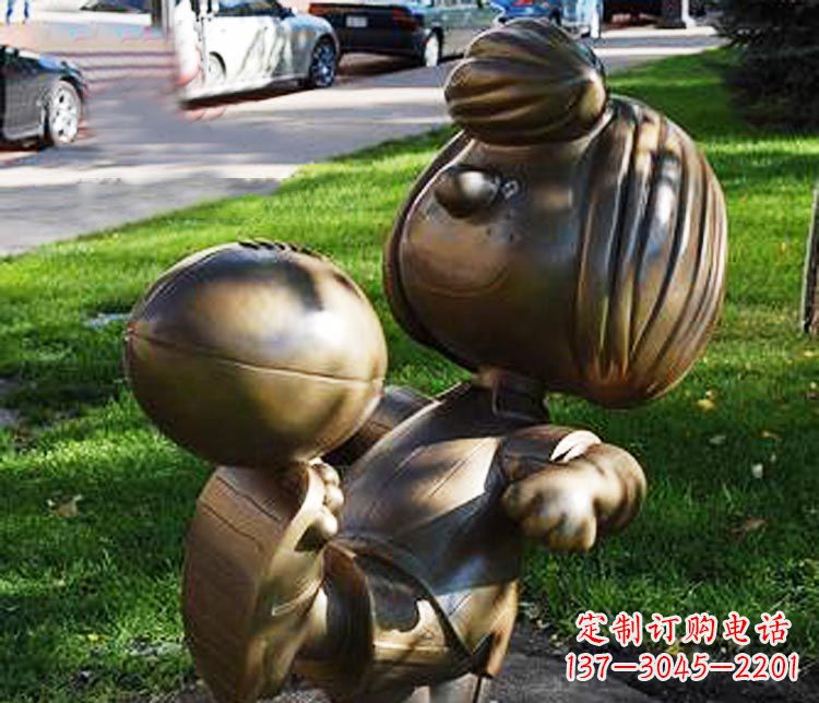 河南踢球的小女孩铜雕