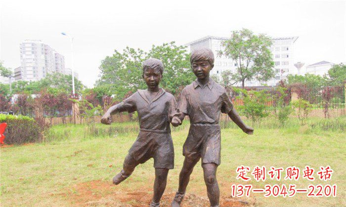 河南踢足球公园人物铜雕 (2)