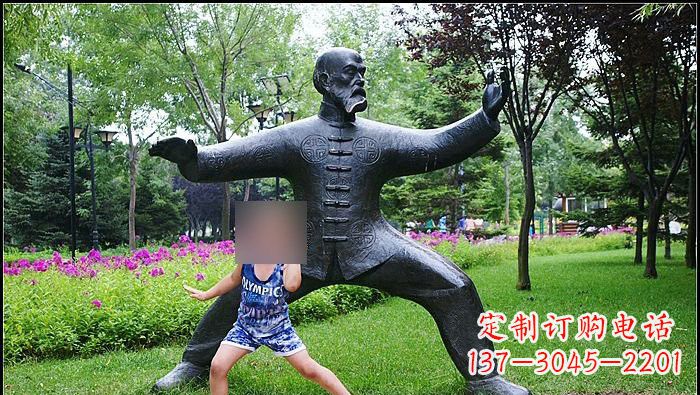 河南铜雕打太极拳的老人