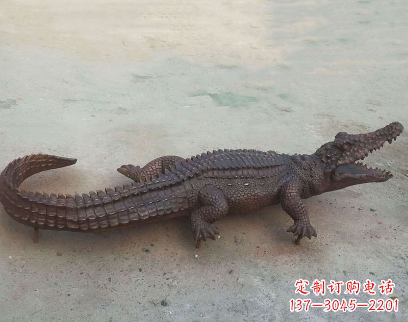 河南铜雕鳄鱼,铸铜园林仿真动物雕塑