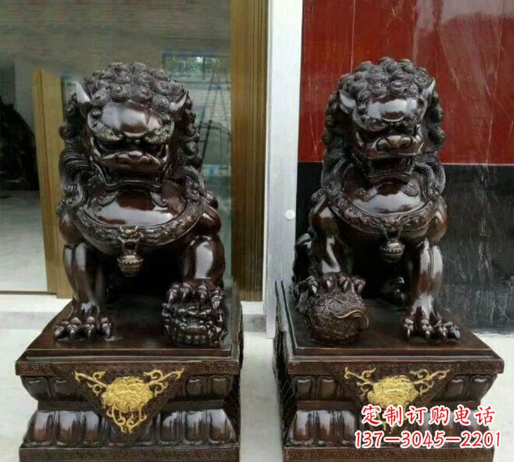 河南铜雕故宫狮子