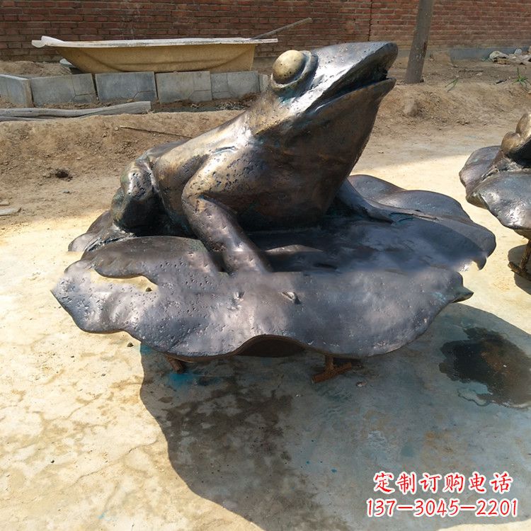 河南铜雕青蛙喷水雕塑
