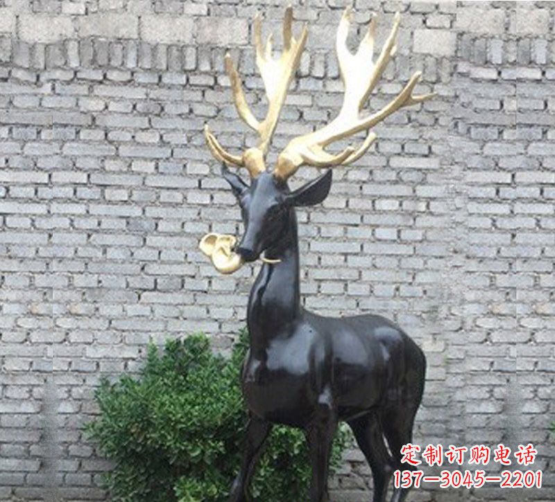 河南铜雕衔灵芝的梅花鹿