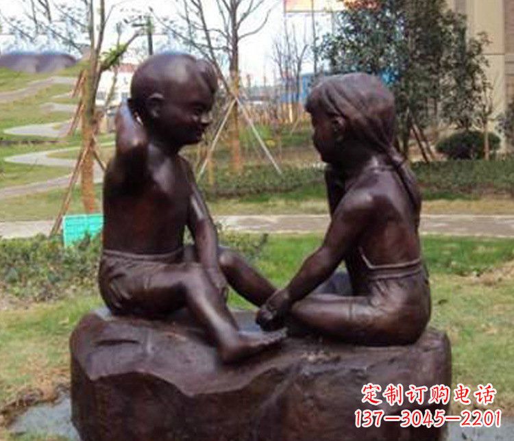 河南铜雕小区玩游戏儿童雕塑