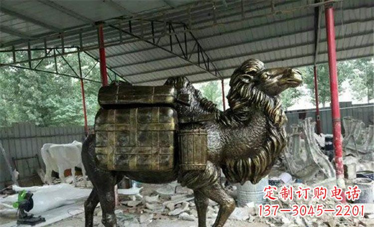 河南拖行李的骆驼动物铜雕 (2)
