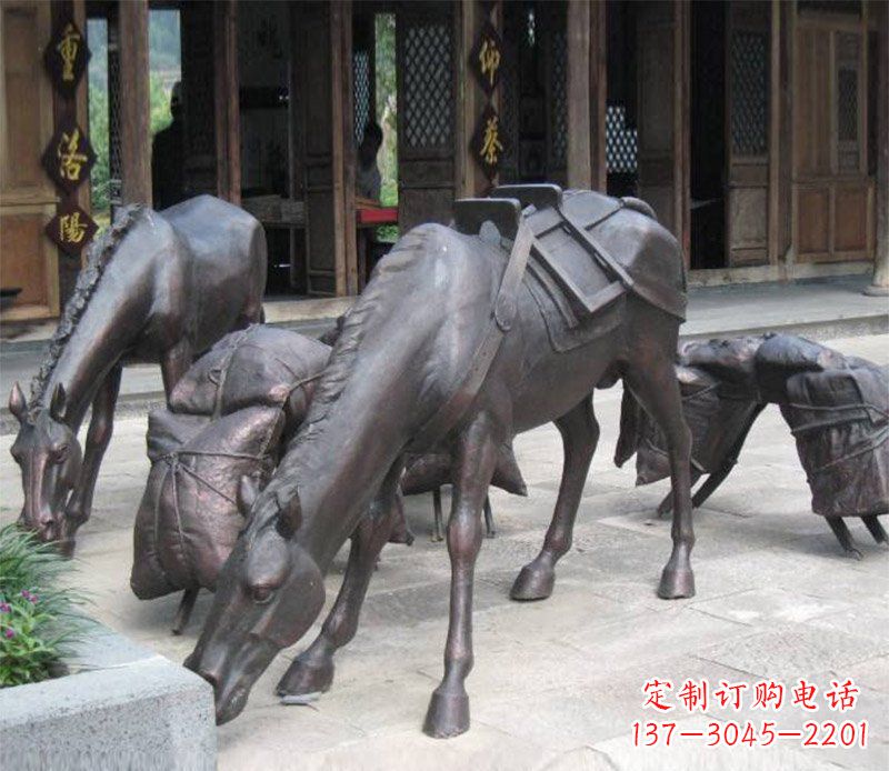 河南拖行李的马动物铜雕