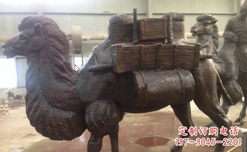 河南驮着东西的骆驼公园动物铜雕