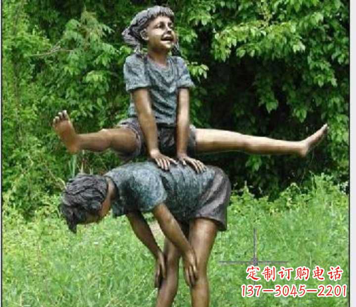 河南玩跳山羊的儿童铜雕