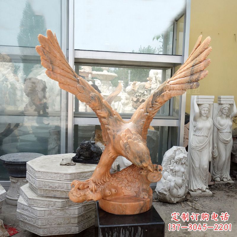 河南晚霞红老鹰石雕塑