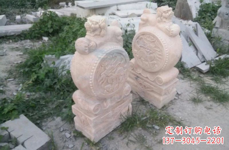 河南晚霞红狮子门墩石雕